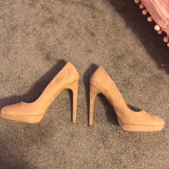 Nude suede heels - Picture 5 of 7